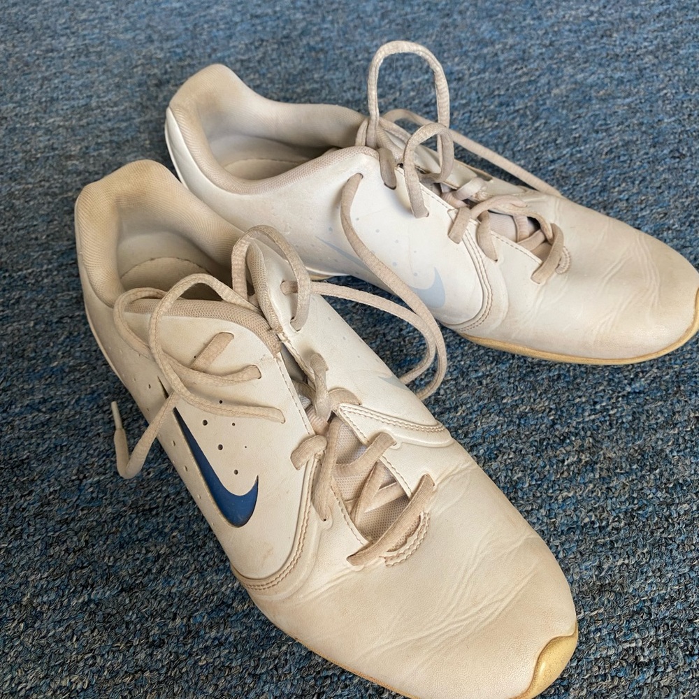 Cheer shoes
